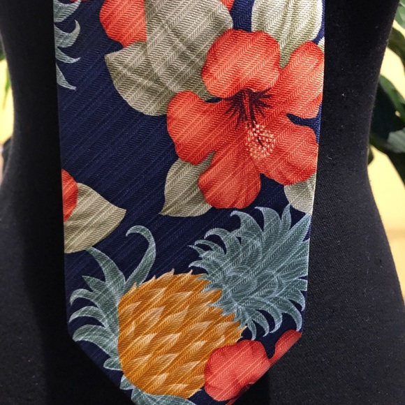 Tropical’s by Tango tie with pineapples & hibiscus - Picture 4 of 6